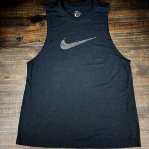⭐ Nike muscle tee